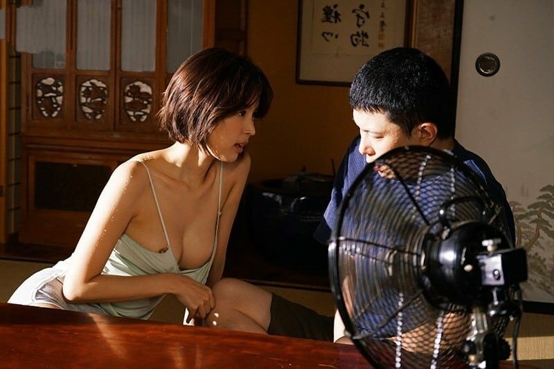 Cô vợ dâm đãng và thanh niên nghiện game hàng xóm